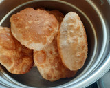 பூரி மற்றும் உருளைக்கிழங்கு மசால் குருமா (Poori and urulaikilanku masal kuruma recipe in tamil) ரெசிபி ஸ்டேப் 3 புகைப்படம்
