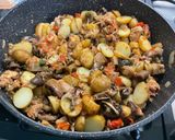 Une image de l'étape 18 de Effiloché de porc aux pommes de terre, champignons et coriandre.