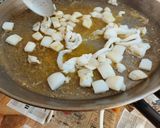 Foto del paso 5 de la receta: Fideuà con gambas y sepia🦐