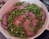 Foto del paso 3 de la receta: Bistec de res con nopales a la mexicana 😋
