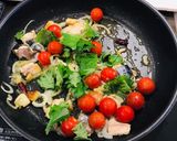 Foto del passaggio 4 della ricetta Pasta d'estate con pomodorini e sardine