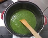 Mentás-spenótos zöldborsófőzelék rántott párizsival recept fázis 4 fotója