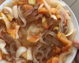 Hình bước làm 3 của món Miến xào cà chua + bí ngòi xào trứng
