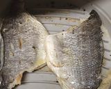 Foto del paso 2 de la receta: Filetes de lubina al ajillo