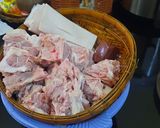 Hình bước làm 1 của món Lẩu mắt má heo