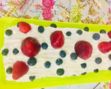 Foto del paso 4 de la receta: PIONONO CON MUCHA CREMA CHANTILLY, FRUTILLAS Y ARANDANOS🫔🍓🫐🫔🫐🍓🫔🍓🫐