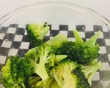 Foto del paso 1 de la receta: Ensalada navideña con vegetales en forma de arbolito!