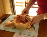 Tölteni való csirke kicsontozása recept fázis 2 fotója