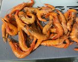 Une image de l'étape 1 de Crevettes sauvages marinées aneth citron tomates cerises.