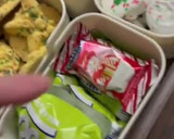 A picture of step 5 of Christmas lunchable snackle box.