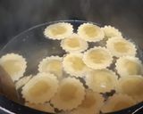 Foto del paso 2 de la receta: Girasoles de pasta fresca rellenos de setas y trufa