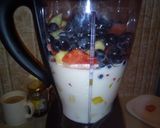 A picture of step 2 of Blue berry watermelon smoothie.