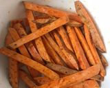 Foto del paso 2 de la receta: Bastones de camote 🍠 en air fryer