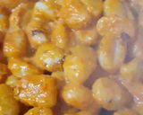 Foto del paso 4 de la receta: Ñoquis al pesto rojo con pechuga de pollo marinada en salsa de champiñones con espinacas