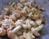 A picture of step 5 of Punjabi style dry aloo gobi.