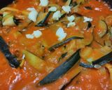 Foto del paso 7 de la receta: Calabacines en salsa cremosa🥛de pimentón🌶️🧀🍎