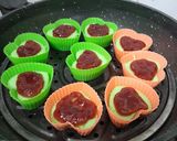 Foto langkah ke 6 dari resep Bolu Kukus Ketan Putih Pandan isi Selai Strawberry.