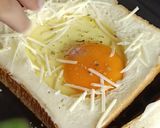 Foto langkah ke 5 dari resep Easy Korean Egg Toast.