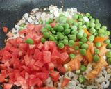 A picture of step 2 of Vegetable Maggi.