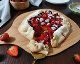 Tarta rustykalna z truskawkami krok przepisu 4 zdjęcie