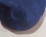 Foto del paso 2 de la receta: Alfajor tipo oreo bañados