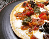 Foto del paso 4 de la receta: Tortilla abierta de pisto y provolone