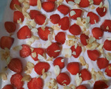 Foto langkah ke 4 dari resep Strawberry Yogurt Bark.