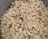 Foto langkah ke 2 dari resep Indomie Goreng Tumis ala Chinese Food.
