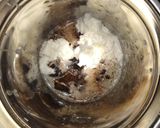 A picture of step 6 of Oreo milk shake.