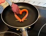 Foto del paso 3 de la receta: Corazoncitos de Frankfurt y tortilla