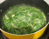 Hình bước làm 3 của món Canh rau má nấu nghêu