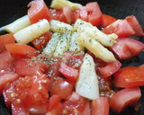 Foto del paso 1 de la receta: Revoltillo de atún, tomate y espárragos