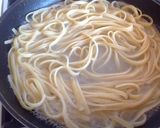 Foto del passaggio 5 della ricetta Linguine con calamari, salsa di pane di segala e bottarga