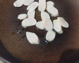 Foto langkah ke 3 dari resep Omelet Roti Tawar Isi.