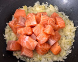Foto del paso 5 de la receta: Pasta “Nero dí sepia” con Salmon y Gambas