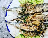 Zöldfűszeres sült makréla rozmaringos shimeji gombával recept fázis 4 fotója
