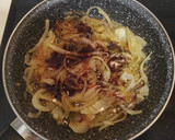 Foto del paso 3 de la receta: Tortilla de patatas con chorizo y cebolla caramelizada Stiller