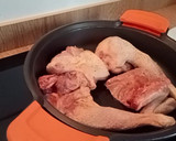 Foto del paso 1 de la receta: Gallina guisada con bechamel receta típica de Galicia