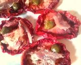 Foto del passaggio 2 della ricetta Pomodori secchi sott'olio, capperi, acciughe e peperoncino