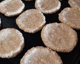 Áfonyalekváros túrós lepényke - édes recept fázis 2 fotója