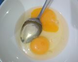Foto langkah ke 2 dari resep Scrambled Egg with Bread Toast.