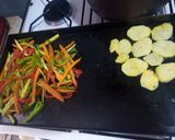 Foto del paso 3 de la receta: Salteado de verduras en plancheta