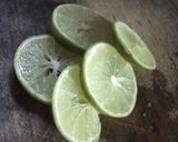 Foto langkah ke 1 dari resep Infused Water Jeruk Nipis Selasih.