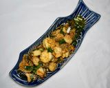 Foto langkah ke 5 dari resep Goong Thod Kratiem (Udang Goreng Bawang Putih).