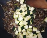 Foto del paso 4 de la receta Salteado de Garbanzos, Calabacín y Puerros a la Mantequilla de Ajo Negro