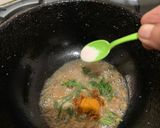 A picture of step 3 of Tadka idli.