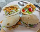 Foto del paso 5 de la receta: Gyros de pollo marinado con salsa tzatziki