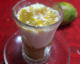 A picture of step 3 of Mango layer curd lassi.