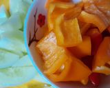 Hình bước làm 1 của món Thịt xào ớt chuông dưa leo