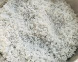 Hình bước làm 4 của món Xôi đậu biếc cốt dừa muối mè thơm phức ngày mưa
